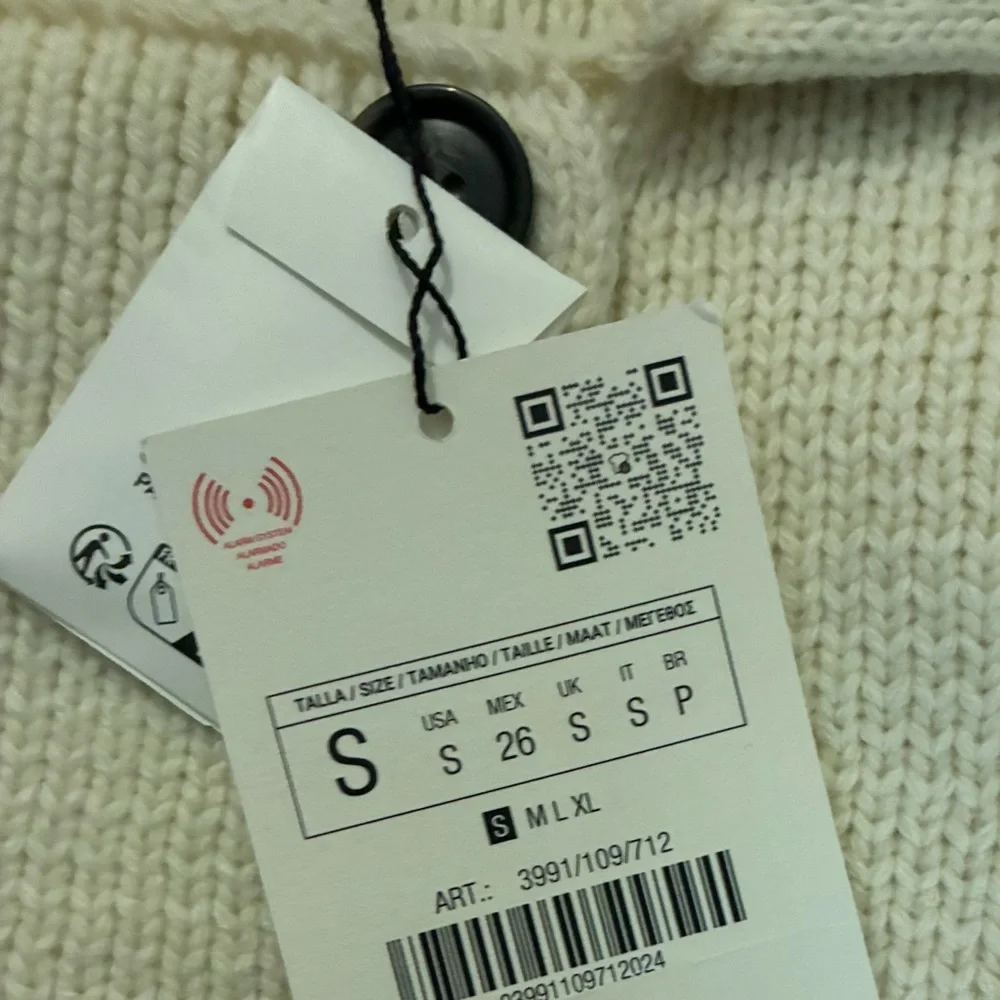 Zara NWT buttoned knit cardigan 3991/109